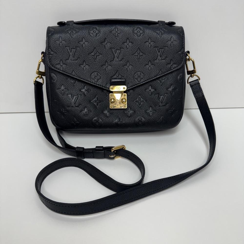Louis Vuitton Black Métis Pochette Crossbody Bag with Gold Accents